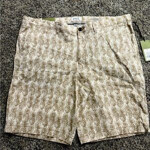 NWT Men’s size 42 pineapple shorts